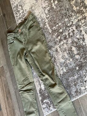 Khaki Green Jeans. Rockstart Mid-Rise. Sz 4. Soooo comfy….Tuck in boot jeans.